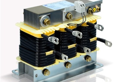 Mit jelent a hatalmi tényező?